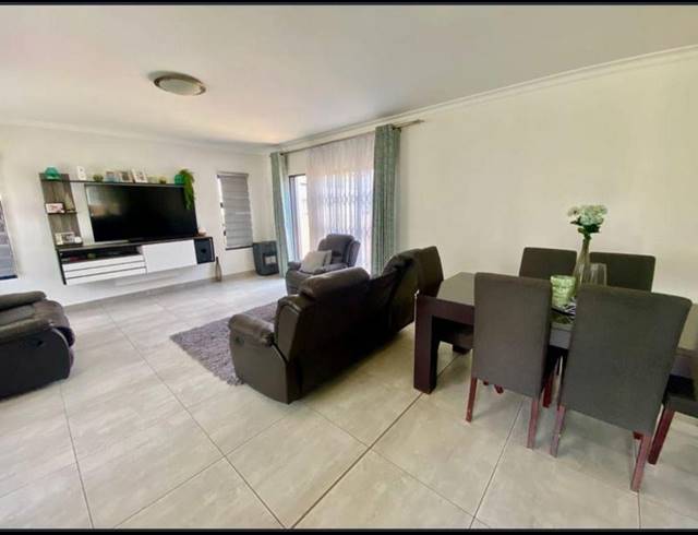 3 BEDROOM HOUSE FOR SALE IN THATCHFIELD